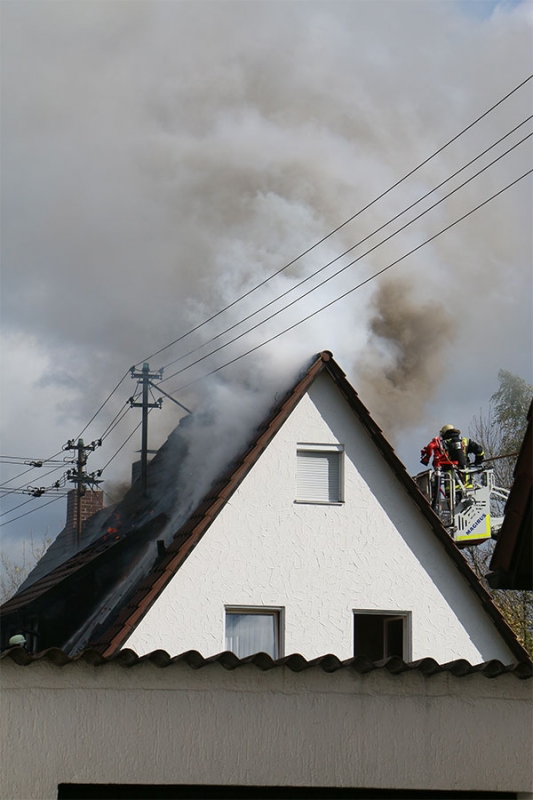 Dachstuhlbrand im Hermann-Löns-Weg 