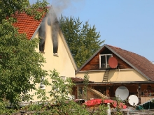 Dachstuhlbrand: Großeinsatz der Feuerwehren in Kirchheim